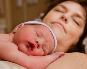 Mutter und Säugling nach der Geburt, Ruhe im Krankenhaus